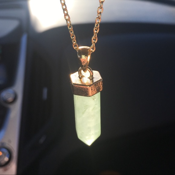 🌸Quartzite Point Necklace- NICKEL FREE - Picture 2 of 11